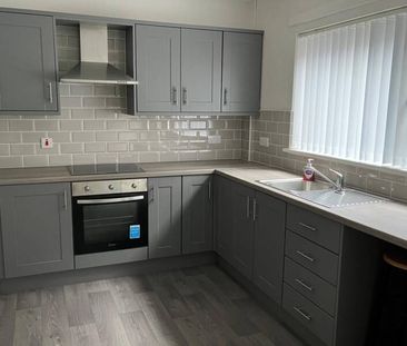 Partly Furnished 3 Bedroom Mid Terrace - Photo 2