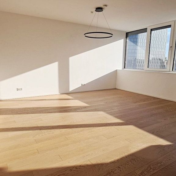 ARGENTINIERSTRASSE, klimatisiertes 82 m2 Dachgeschoß, 2 Zimmer, Wohnküche, Wannenbad, Parketten, Hauptbahnhof-Nähe - Photo 1