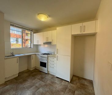 Short walk to Epping station, shops & restaurants - Photo 3