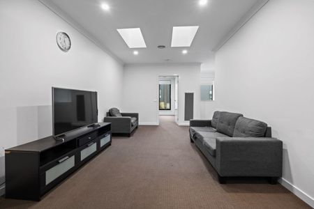 This Townhouse Is So Nice, Even Your Mother-In-Law Will Approve - Photo 4