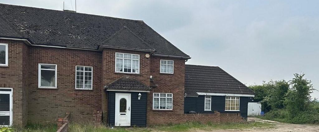 3 bedroom semi-detached house to rent - Photo 1