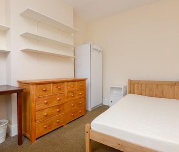 4 bedroom semi-detached house to rent - Photo 3