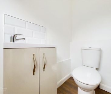 2 bedroom Terraced House to rent - Photo 2