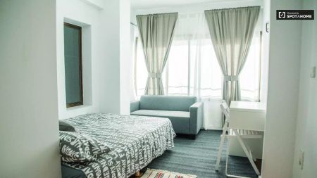 Room in a shared 6-bedroom apartment for rent in Ciutat Jardí, all bills included - Foto 2