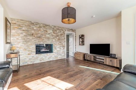 11 Lady Wallace Green, Lisburn, BT28 3NX - Photo 3