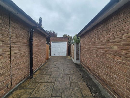 Beachwood Avenue, Wall Heath, Kingswinford, DY6 - Photo 1
