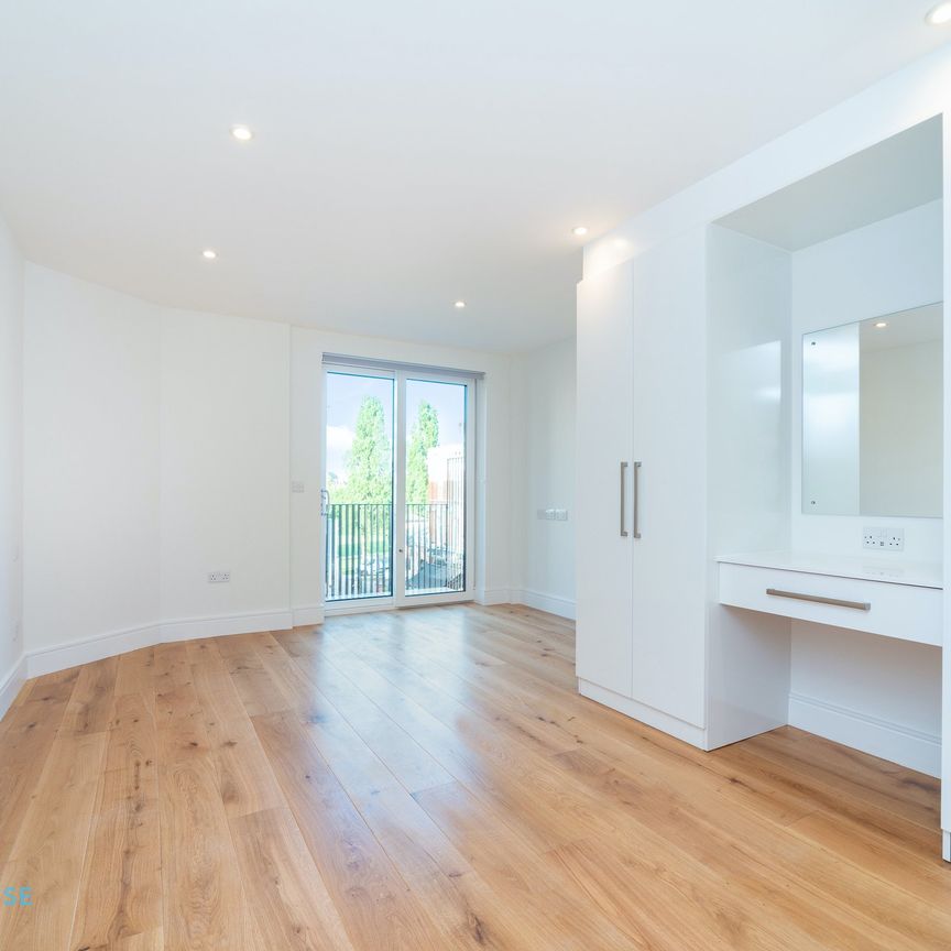 Kilburn High Road, London, NW6 - One Bedroom Apartment To Rent - £425pw / £1,850pcm - Photo 1