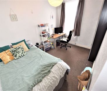 5 bedroom House in Burley Road, Leeds - Photo 4