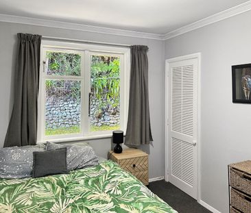 Sunny Stokes Valley Family Home - Photo 4