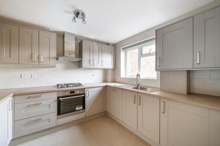 3 bedroom apartment to rent - Photo 2