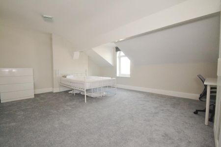 5 bedroom semi-detached house to rent - Photo 5