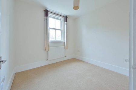 2 bedroom maisonette to rent - Photo 4