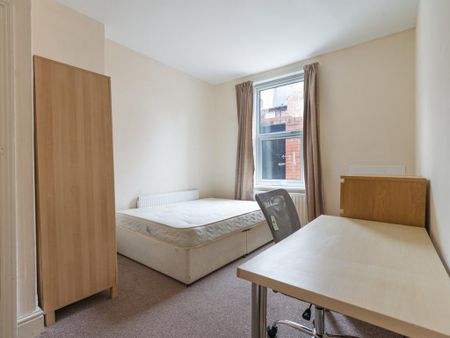 3 bedroom ground floor flat to rent - Photo 5