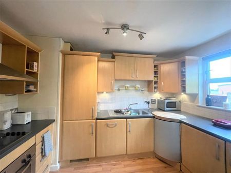 2 bedroom flat to rent - Photo 4