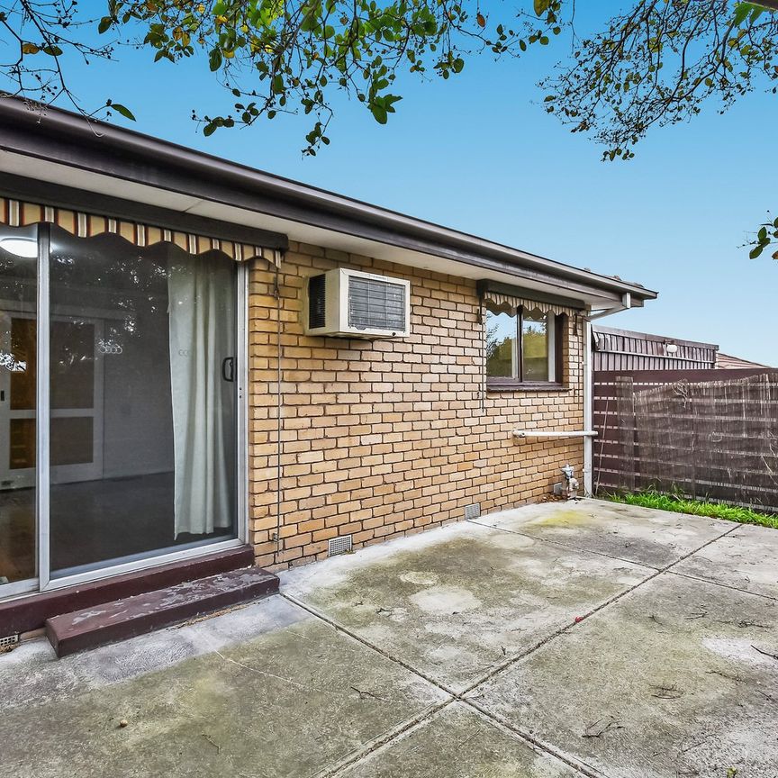 No-Fuss Abode in Convenient Location - Photo 1