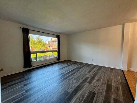 5 Banner Rd, Briar Green - Leslie Park, Ottawa, ON - Photo 3