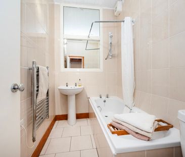 First Floor Right, 43 Ashvale Place, AB10 6QJ, Aberdeen - Photo 2