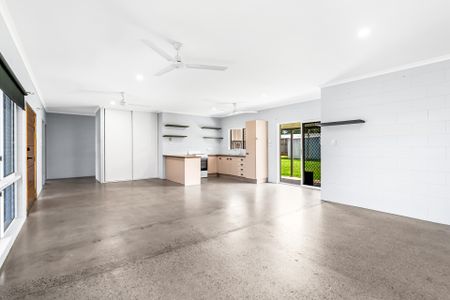 BEAUTIFUL FAMILY HOME WITH MODERN COMFORTS - Photo 3