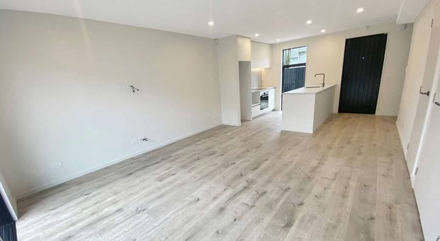 Stylish St Albans Townhouse - Photo 1