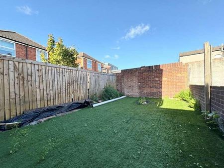 Binsteed Road, Portsmouth, PO2 - Photo 3
