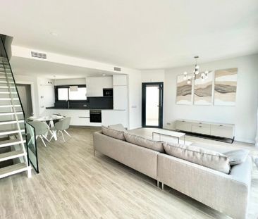 3 Bedroom Townhouse For Rent in Cancelada, Málaga - Photo 6