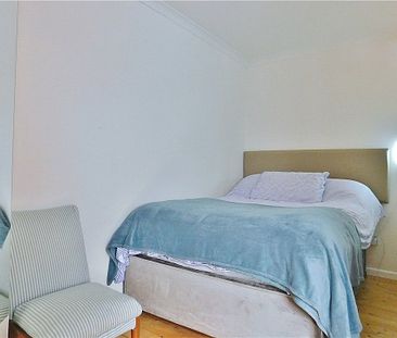 De Havilland Way, Stanwell, Staines-upon-Thames, Surrey, TW19 7JL - Photo 2