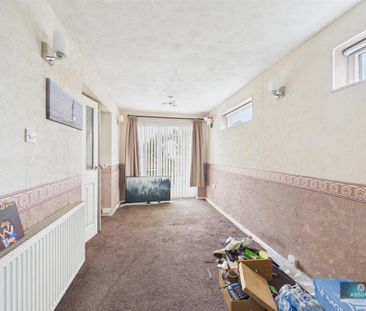 4 bedroom end of terrace house to rent - Photo 2