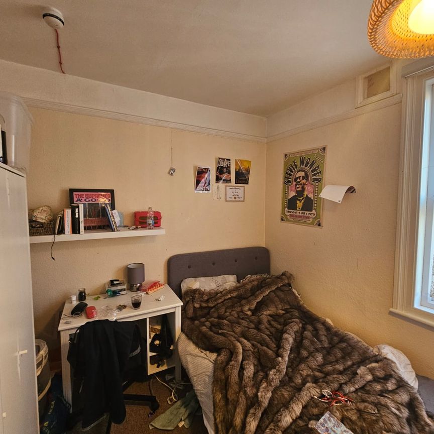 6 Bed - 65 Richmond Avenue, Hyde Park, Leeds - LS6 1DB - Student - Photo 1