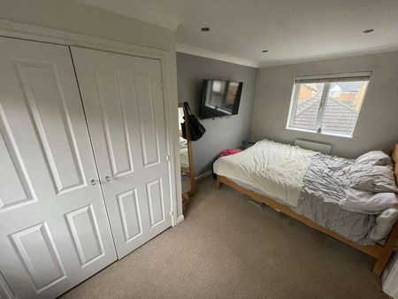 Queen Elizabeth Drive, Taw Hill, SN25 - Photo 4