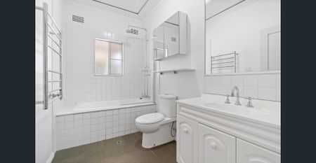 Charming 3-bedroom cottage + studio - Photo 5