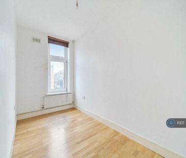 2 bedroom penthouse to rent - Photo 2