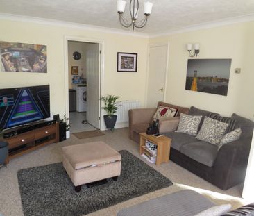 Matthews Drive, Crawley, Maidenbower - Photo 1