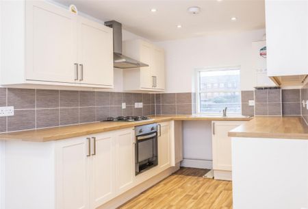 3 bed Apartment To Let - Photo 5