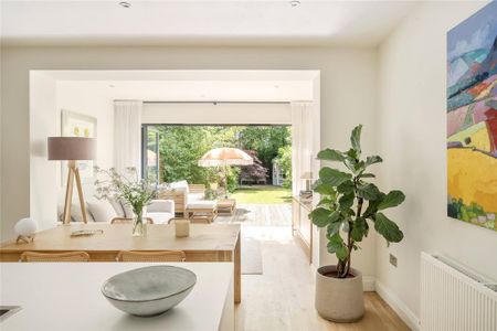 3 bedroom apartment to rent - Photo 2