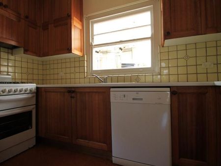 OVERSIZED TWO BEDROOM PLUS STUDY WITH OCEAN VIEWS - Photo 2
