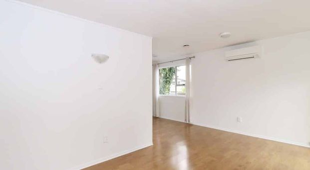 Very Tidy Halfmoon Bay 3 Bedrooms House - Photo 1