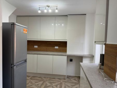 3 bedroom terraced house to rent - Photo 3