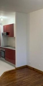 Au 1er étage, appartement t2 en duplex refait à neuf - Photo 3