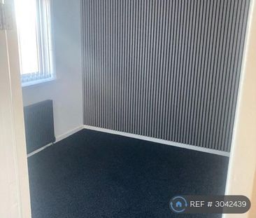 3 bedroom semi-detached house to rent - Photo 6