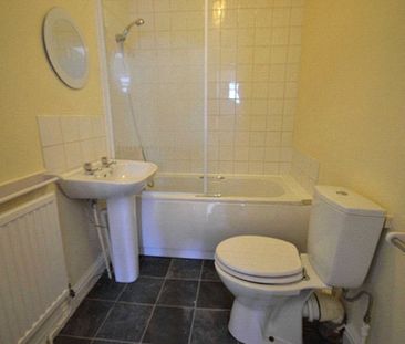 28 Crescent Park, Heaton Norris, Stockport, Manchester, SK4 2HT - Photo 1