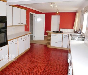 4 bedroom semi-detached house to rent - Photo 4