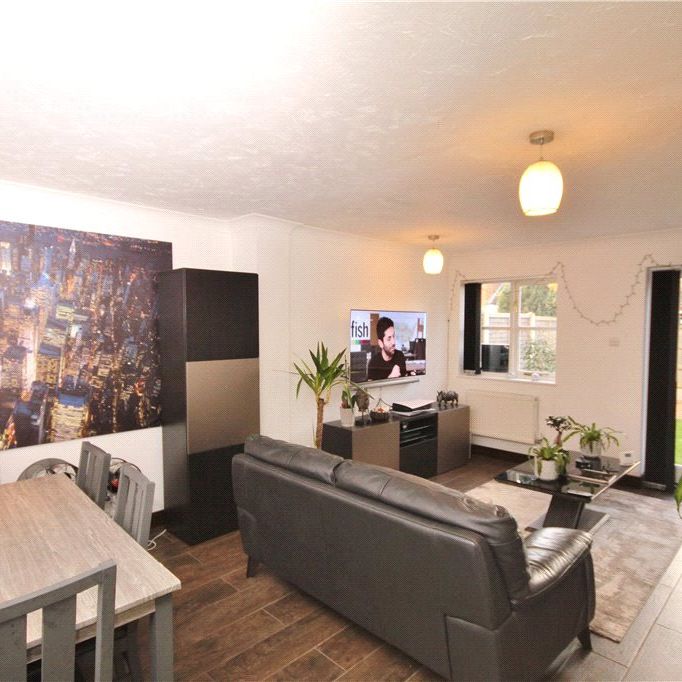 Kings Road, Egham, Surrey, TW20 9BN - Photo 1