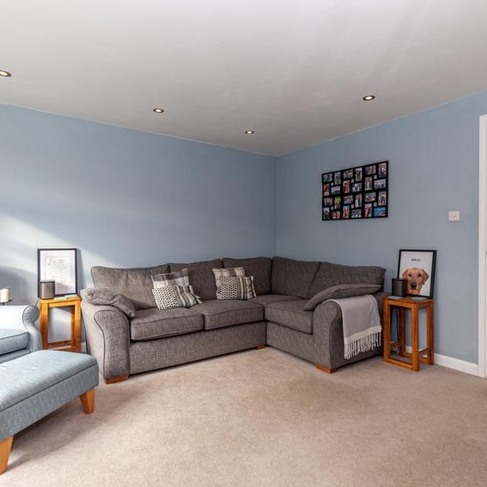 3 bedroom semi-detached house to rent - Photo 1