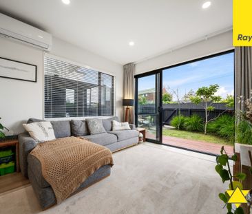 Modern Living in the Heart of Te Atatu South - Photo 1