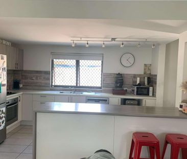Manoora - Photo 2