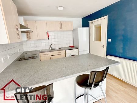 4 Bedroom Flat - Photo 3