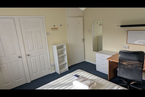 2 Bed Maisonette, Summer Street, S3 - Photo 1