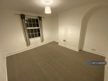 3 bedroom maisonette to rent - Photo 2