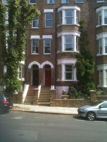 One-bed Raised Ground Floor Flat To Let in Hampstead - Photo 3