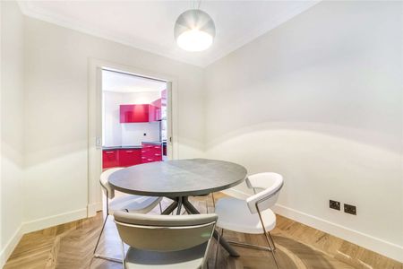 A smart two bedroom apartment in Knightsbridge, walking distance to Harrods and Sloane Street. - Photo 2